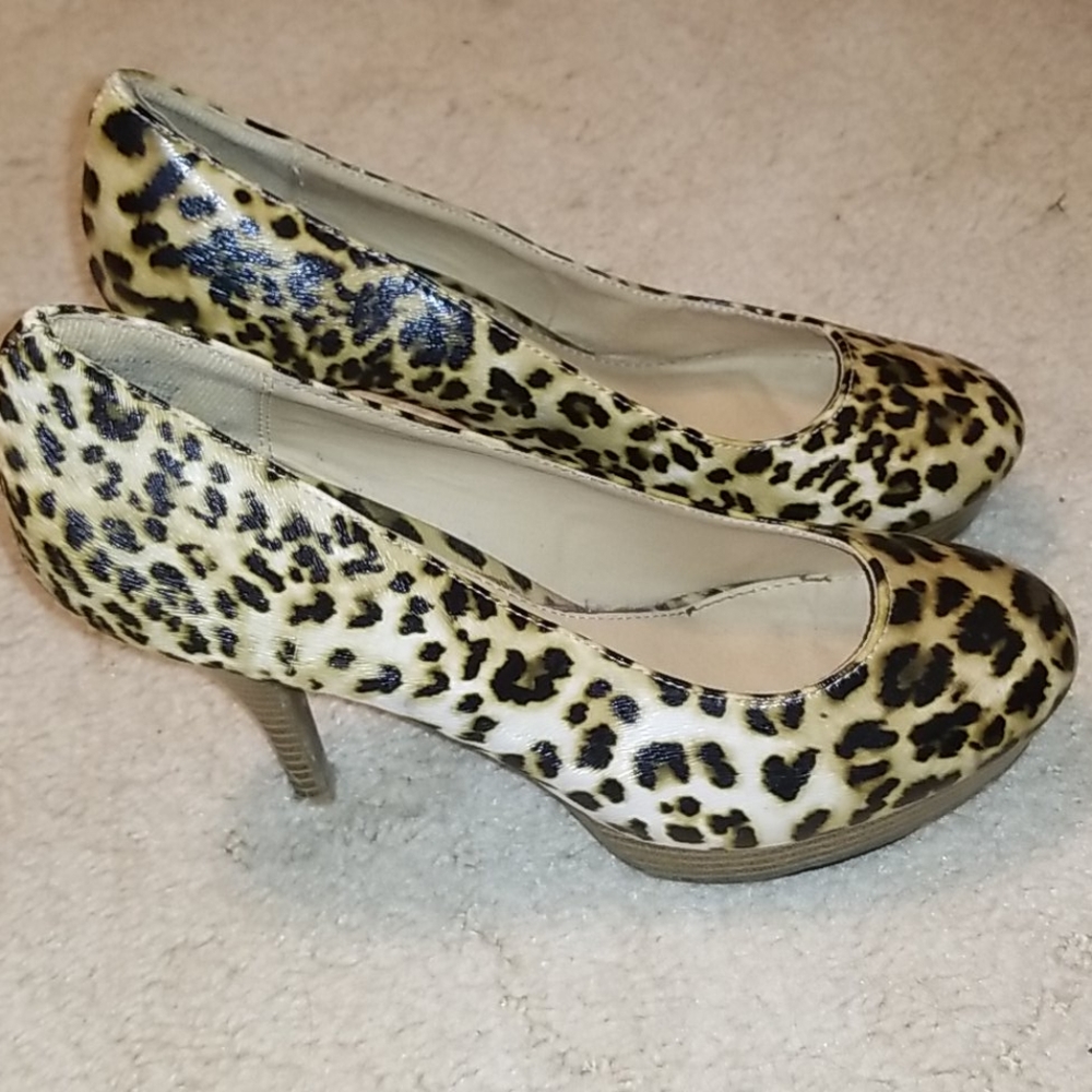 Kenneth Cole cheetah platform pumps
